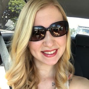 Meet your Posher, Rebecca